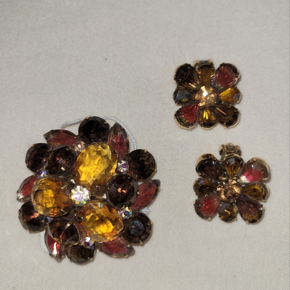 Kramer vintage brooch and clip on earrings